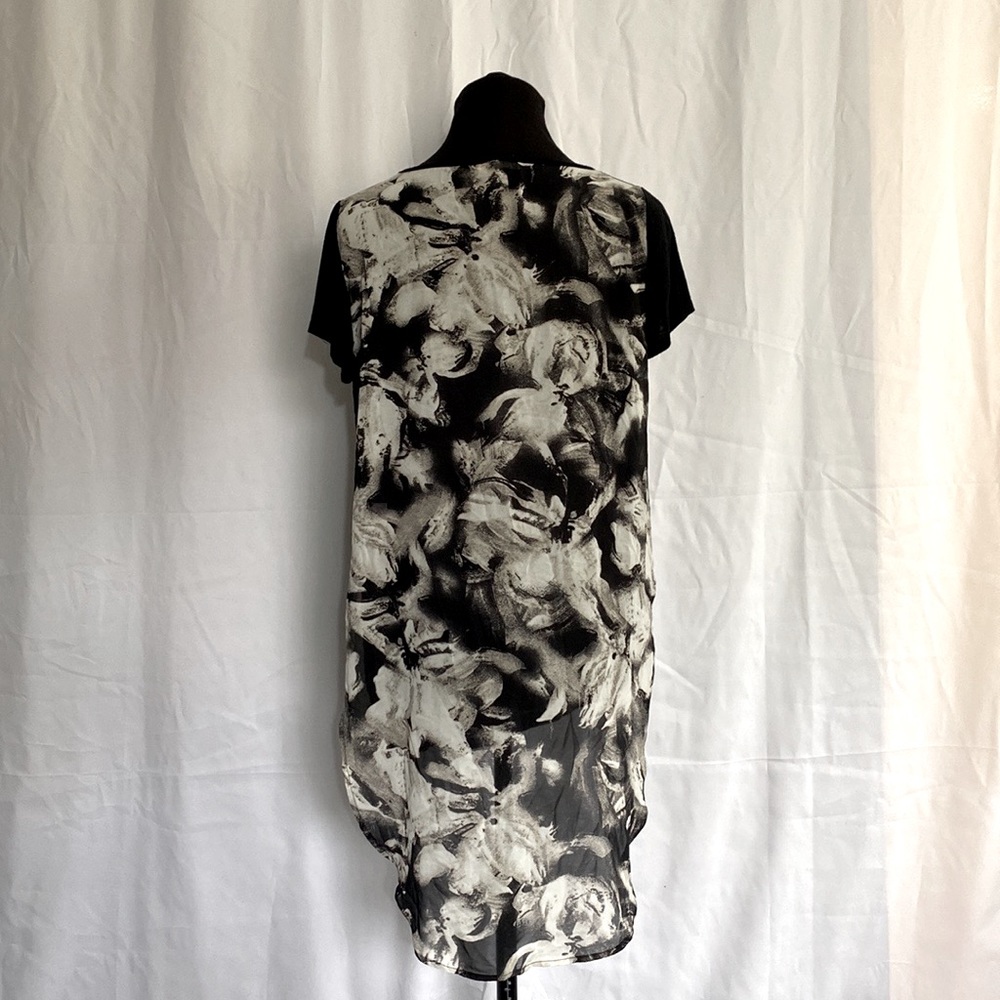 Black & white floral sheer back high/low shirt